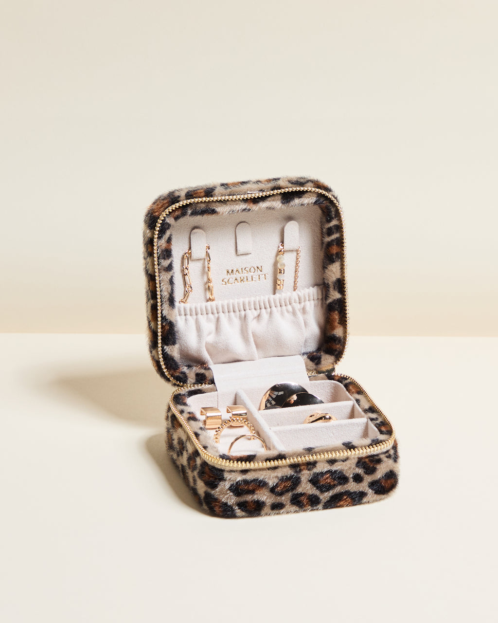 Joyero de viaje Corinne de terciopelo con estampado de leopardo
