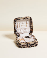 Joyero de viaje Corinne de terciopelo con estampado de leopardo