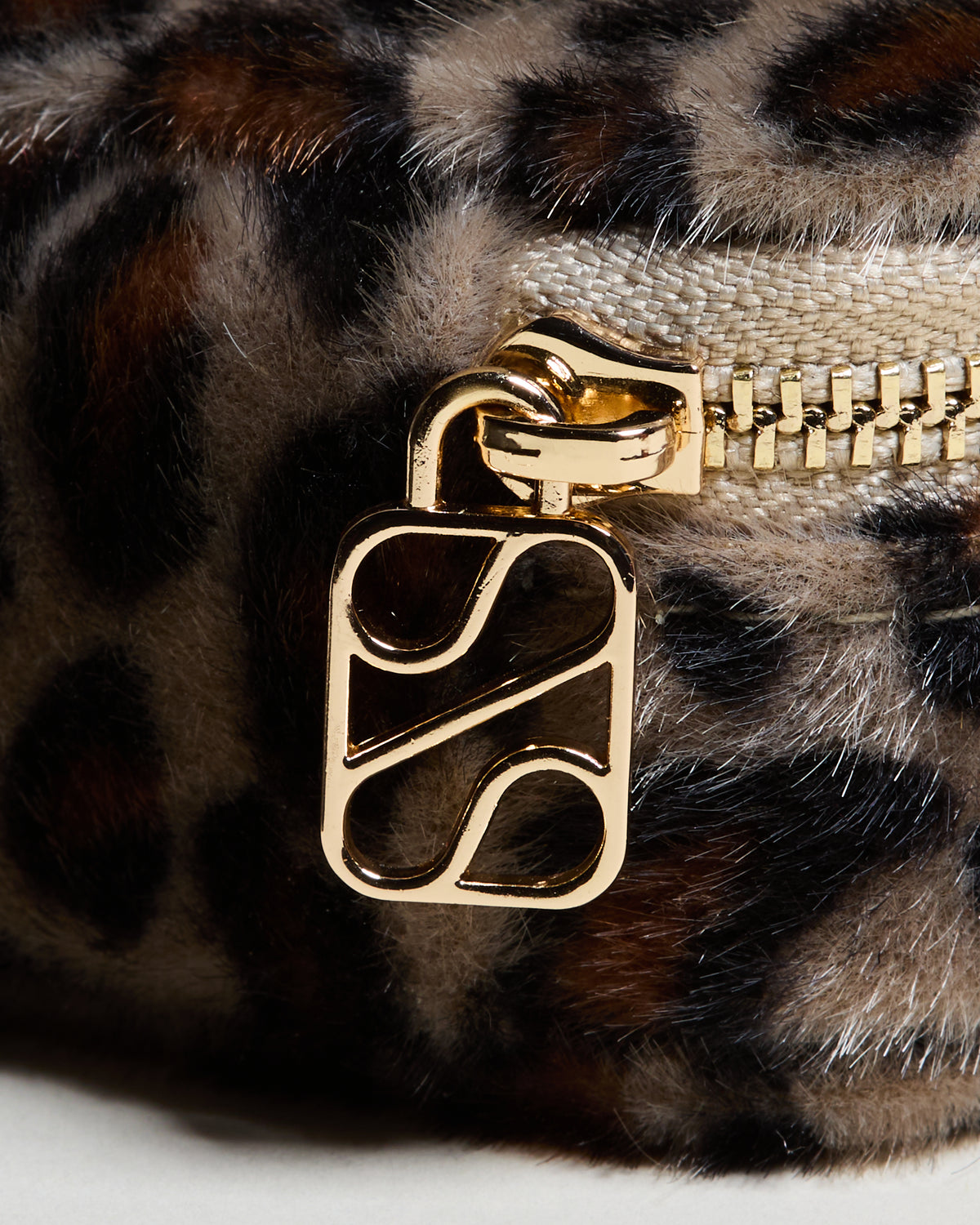 Minijoyero de viaje Marie de terciopelo con estampado de leopardo